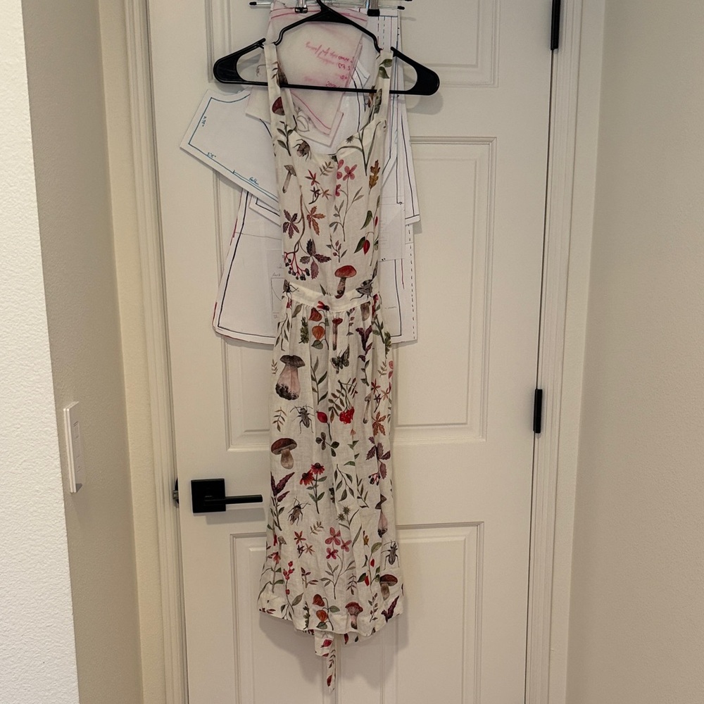 Son de flor apron in woodland print